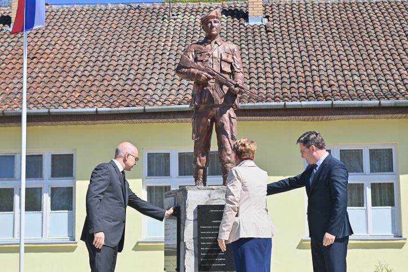 У Бачкој Тополи откривен споменик палим борцима у ратовима деведесетих