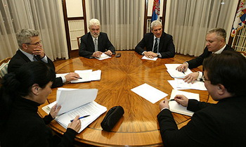 Државни врх разматрао економску ситуацију у Србији