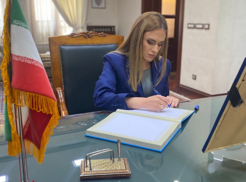 Ђурђевић Стаменковски се уписала у Књигу жалости у Амбасади Ирана