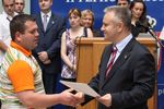 Динкић уручио првих 50 уговора о кредитима за почетнике