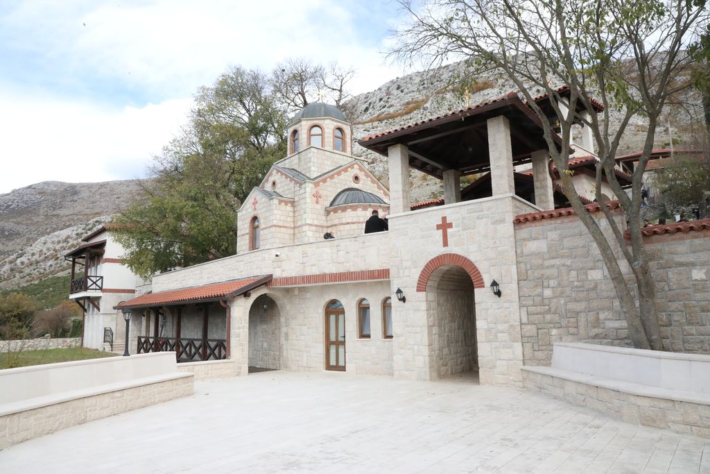 Премијер посетио родно место Светог Василија Острошког