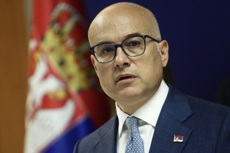 Обезбедити смештај студентима који пешаче до Крагујевца