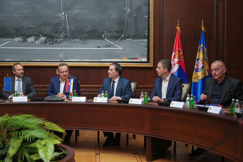 Блокада РТС-а директан напад на слободу медија