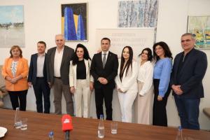Низом активности јачати везе матице и дијаспоре