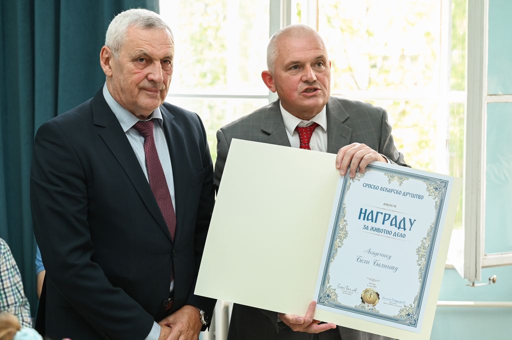 Академик Балинт примио Награду за животно дело Српског лекарског друштва