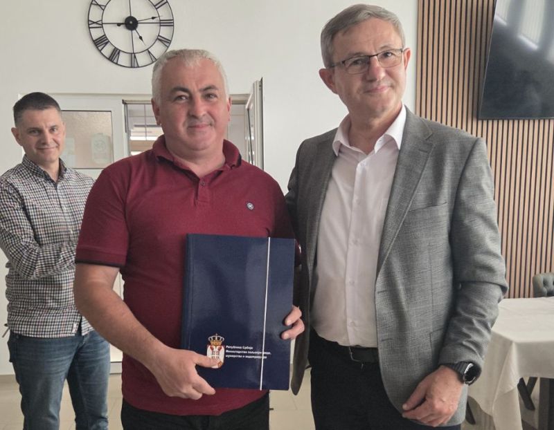 Ловачким удружењима у Зајечару уручена теренска возила