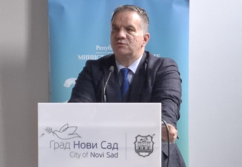 Увођење уџбеника од националног интереса за основне школе