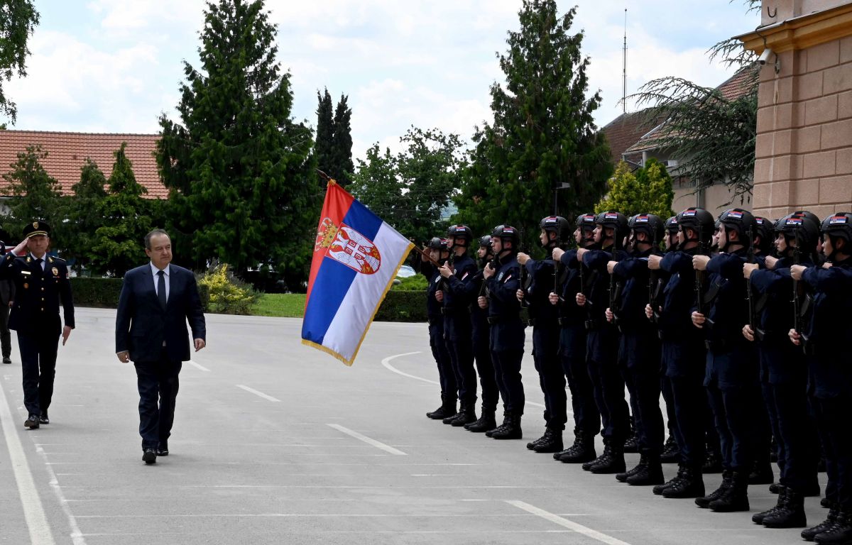 Позив младима да се пријављују за рад у полицији