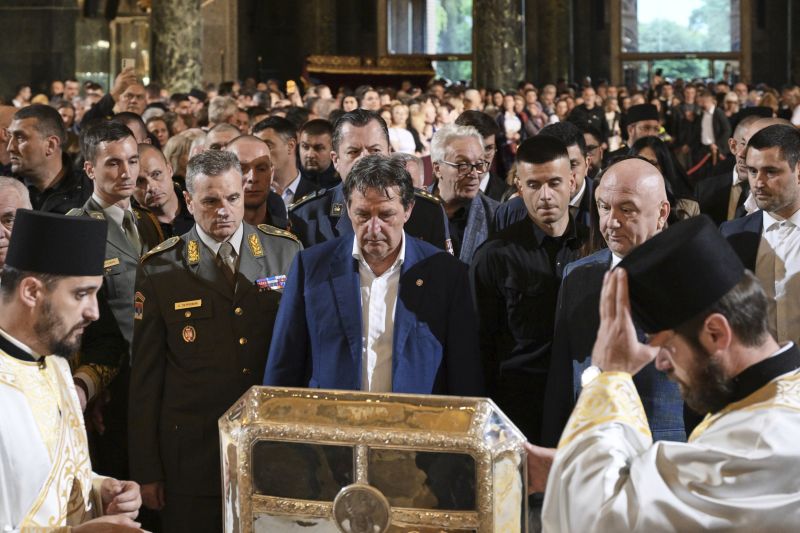 Гашић и припадници Војске Србије присуствовали Спасовданској литији