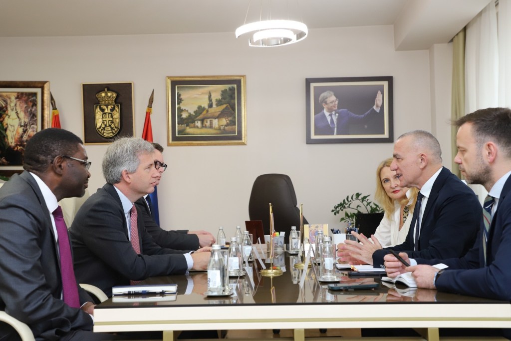 Подршка Велике Британије Србији у области владавине права
