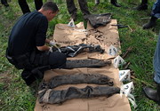 Полиција пронашла закопане снајпере и аутоматско оружје