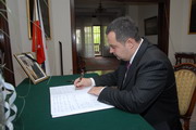 Дачић се уписао у књигу жалости у Амбасади Пољске