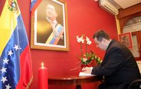 Дачић се уписао у књигу жалости поводом смрти Уга Чавеза