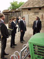 Министар Динкић у посети газдинству у Малешеву