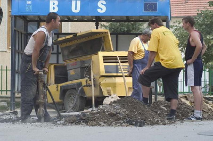 Јачање улоге локалних заједница при покретању заједничких акција у решавању локалних проблема