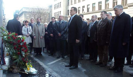 Председник и чланови Владе положили венац на спомен-плочу Зорану Ђинђићу