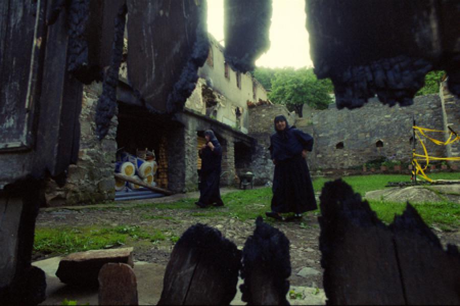 Слике из манастира Девич