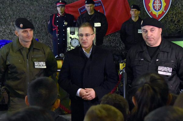 Дружење припадника Жандармерије са децом са Космета и децом страдалих полицајаца
