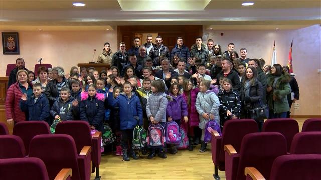 Бесплатно зимовање и поклони за децу из Гораждевца